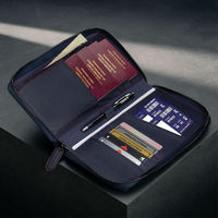 Porte-passeport familial en cuir PU personnalisé, blocage RFID, organiseur de documents de voyage, fermeture à clip, portefeuille de voyage de haute qualité