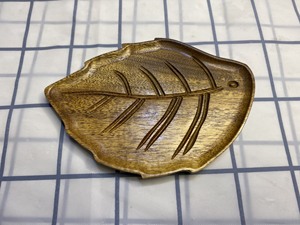 [MEJOR VENTA] |   Bandeja de madera con forma de hoja, plato artesanal para servir alimentos, tabla de charcutería y postres de Vietnam. - Product Image 6