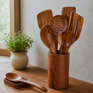 Ensemble d'ustensiles de cuisine professionnels modernes en bois naturel, plaqués or rose, avec manches longs, spatules, cuillères, louches et outils durables - Product Image 6