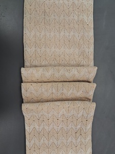 Oferta Especial: Tela de Ganchillo Chevron Bicolor Premium por Metro - Material Texturizado de Malla Abierta en Beige y Crema para Prendas de Vestir - Product Image 3