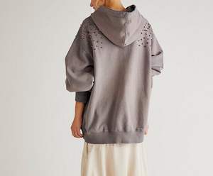 Fabricant de sweats à capuche à rivets en gros, personnalisation OEM, sweat à capuche en molleton de coton épais avec design à rivets, vêtements de mode pour marques - Product Image 3