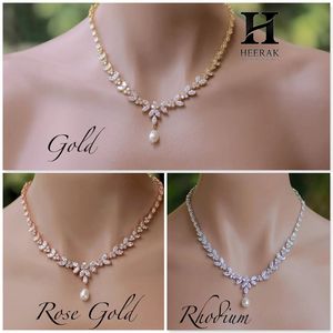 Collier tennis en diamant de laboratoire taille marquise avec pendentif perle, motif floral en grappe en forme de V, pour mariage et mariée - Product Image 6
