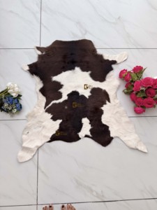 Nouveauté : Tapis en cuir de vachette brun et blanc pour salon, style scandinave bohème, 100 % cuir de vachette naturel - Product Image 3