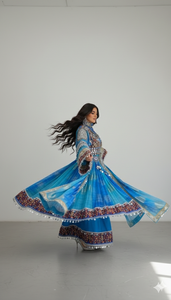 Impresionante Vestido Afgano Kuchi Nómada Azul Celeste con Extensos Detalles de Espejos Plateados y Perlas Intrincadas, Talla Grande - Product Image 5