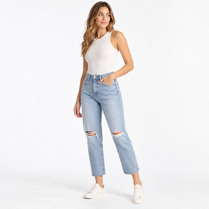 Jean court déchiré taille haute pour femme - Denim bleu clair, coupe cheville, vente en gros, marque privée - Product Image 3