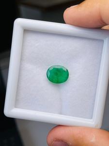 Émeraude naturelle de Zambie, taille ovale, 3,53 carats, qualité AAA, lustre superbe, belle couleur, coupe et polissage parfaits pour la création de bijoux. - Product Image 2