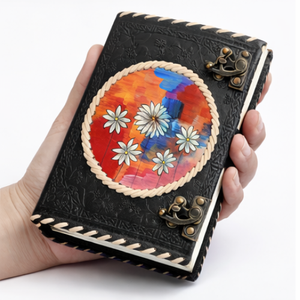 Diario de Cuero Negro Pintado a Mano con Arte Floral Colorido, Cierre de Metal, Cordón Cruzado, Cuaderno Hecho a Mano, Regalo, 8x6 Pulgadas de Alto - Product Image 3
