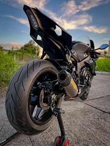 Motocicleta Deportiva Ya-m@ha R1 Negra Usada en Buen Estado, Carenado Completo, Carreras en Calle, 600-1000cc, >80km/h, Uso en Carretera - Product Image 4