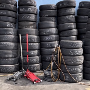 Exportateur direct proposant des déchets de pneus avec un caoutchouc durable pour les installations de recyclage, chargement en conteneurs en vrac, livraison rapide - Product Image 1