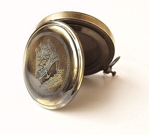 Brújula de Bolsillo Vintage de Latón con Tapa Articulada, Brújula Náutica Antigua Hecha a Mano, Regalo Marítimo Coleccionable - Product Image 5