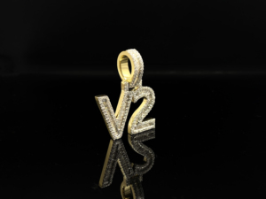 Colgante de Letra Ice Legacy Custom Iced CZ Shadow Crown V2 de Acero Inoxidable con Baño de Plata 925 y Engaste de Diamantes en Canal, Estilo Hiphop - Product Image 3