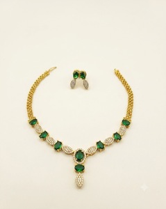 Parure de bijoux ethniques plaqués or avec collier ovale serti de pierres et boucles d'oreilles, style créateur, pour soirée, fournisseur - Product Image 1