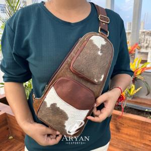 Bolso bandolera de piel de vaca personalizado al por mayor, bolso de pecho de piel auténtica de alta calidad, bolso de viaje para senderismo al aire libre para Unisex - Product Image 1