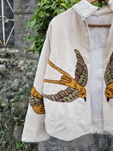 Veste pour femme 100% coton brodée motif oiseaux, col montant, manches longues, printemps, design artisanal écologique, cadeau pour elle - Product Image 2
