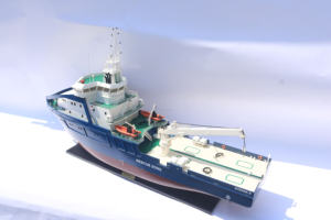 ZODIAK II Modèle de remorqueur en bois fabriqué à la main Décor maritime classique et cadeau nautique - Product Image 3