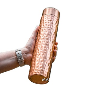 Botella de Agua Ecológica de Cobre Martillado a Mano con Tapa - Diseño Moderno, Calidad Premium y Elegante - Product Image 1