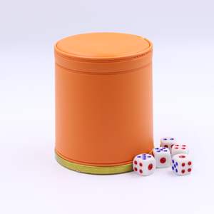 Jeu de dés à rouler en métal pour jeux de société, Farkle, Bar Liar Games, en cuir PU, fait main, avec gobelet agitateur en cuir – Idéal comme cadeau - Product Image 4