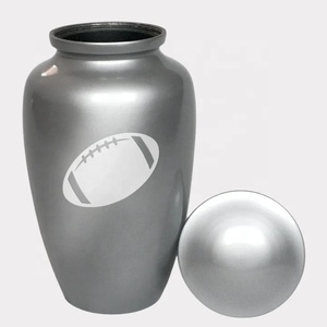 Urne funéraire en métal gris à thème sportif avec motif de ballon de football, finition mate lisse, pour cendres de crémation, souvenir commémoratif - Product Image 3