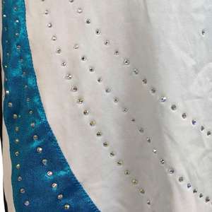 Nouvelle Arrivée Uniformes de Cheerleading en Tissu Extensible de Haute Qualité Bleu Océan Blanc Strass Scintillants pour Scène Personnalisables à 100% - Product Image 2