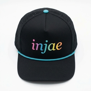 Gorra de Golf Personalizada OEM de 5 Paneles, Perforada con Corte Láser, Estructurada, con Visera Precurvada, Bajo MOQ, Suministro de Gorras ODM - Product Image 1