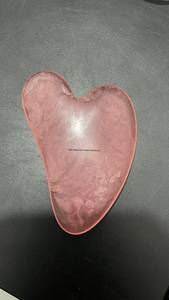Outils de massage Gua Sha en résine faits à la main et colorés pour la relaxation de la tête et du corps - Product Image 4
