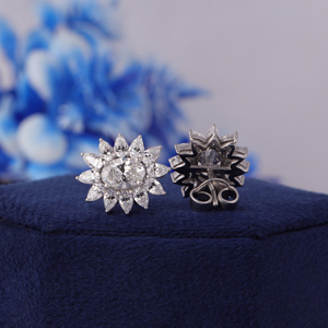 ต่างหูเพชรทรงรี 3 กะรัต แบบ Halo ตัวเรือนทองคำแท้ 14K ได้รับการรับรองจาก IGI - Product Image 3