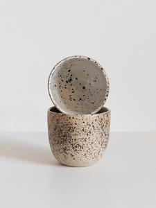 Tasse à café artisanale japonaise sans anse, en céramique rétro, par Universal Overseas - Product Image 3