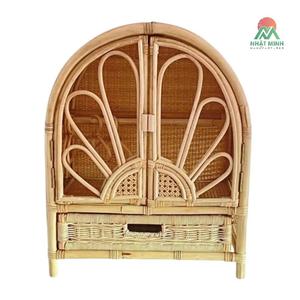 Armoire enfant en rotin NHAT MINH, design tropical, rangement écologique avec cintres pour bébés et enfants - Product Image 1