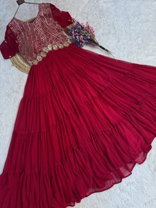 TENNECY Hermoso Conjunto de Pent y Dupatta con Diseño Moderno y Novedoso, Bordado Falso con Lentejuelas Zari, Reversible y de Secado Rápido para Mujer - Product Image 5