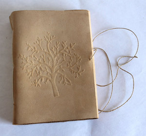 Carnet vintage personnalisé en cuir de buffle véritable, haute qualité, souple, fait main, reliure cousue en coton recyclé pour journal intime et notes. - Product Image 4