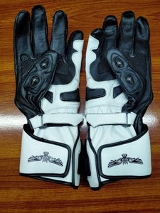 Gants de moto en cuir personnalisés pour homme avec design respirant pour une fermeture et une protection complète des doigts pour une conduite sécurisée - Product Image 2