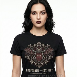 Camiseta Estética Emo Personalizada para Mujer, Camiseta con Estampado Gótico de Candelabro, Tops de Arte Oscuro, Ropa Urbana para Mujer, Fabricante de Camisetas - Product Image 4