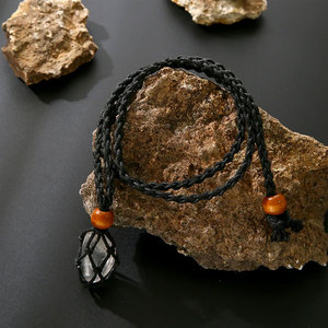 Collier en macramé réglable avec perles en bois, support de cristal, pochette en filet, pendentif bohème, bijoux faits à la main pour femmes et hommes - Product Image 3