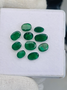 Esmeralda Natural de Zambia, Corte Ovalado, 8.94 CTS, Certificada por IGI, Grado AAA, Gema Verde para Joyería - Product Image 2