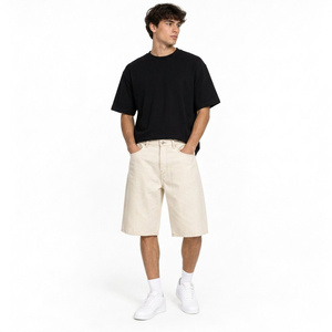 Pantalones cortos de mezclilla rectos personalizados hasta la rodilla con lavado blanqueado, detalles de bolsillos utilitarios, etiqueta personalizada y estilo urbano relajado. - Product Image 3