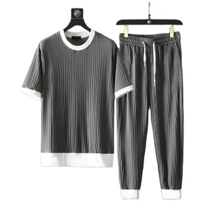 2024 nueva camiseta minimalista de verano de Color sólido para hombre plisada elástica transpirable de manga corta fina suelta hasta el tobillo conjuntos de pantalones - Product Image 3