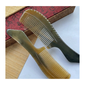 Peigne en corne de buffle à dents larges, fait main, portable, de luxe, classique, pour cheveux épais, bouclés et ondulés, pour femmes, hommes et filles - Product Image 2
