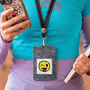 Kit de Bordado Moderno, Lindo Kit de Porta Tarjetas de Punto de Cruz con Material de Fieltro Suave y Accesorios - Product Image 1