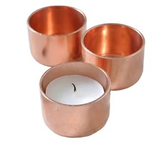 Portavelas Decorativo de Metal de Lujo con Textura Floral para una Exhibición Elegante de Velas y Decoración del Hogar - Product Image 3