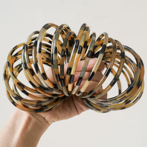 Pulseras y brazaletes de cuerno genuino en un elegante tono natural, joyería ligera y duradera de Perfect Enterprises - Product Image 3