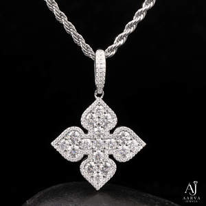 Colgante de Plata de Ley 925 con Trébol de Moissanita de Corte Brillante y Engaste de Garra, Bañado en Rodio, Temática Religiosa, Joyería de Regalo Estilo Hip Hop - Product Image 3