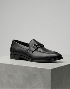 Mocassins noirs grainés de qualité supérieure pour hommes, chaussures habillées italiennes à enfiler pour le bureau et les déplacements professionnels, tenue décontractée élégante - Product Image 1