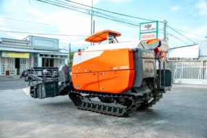 Cosechadora Multifuncional Kubota DC120X, Maquinaria Agrícola Avanzada para la Cosecha de Arroz - Product Image 1