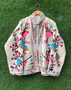 Veste d'hiver en velours blanc artisanal de qualité supérieure pour femmes, style bohème, vêtements de fête, manteau court, cardigan ethnique, vêtements d'extérieur - Product Image 1