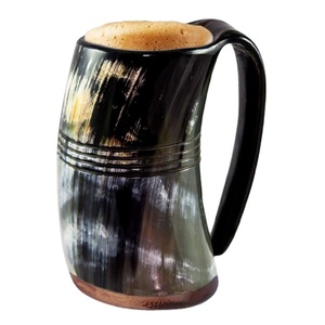 Taza de cuerno vikingo hecha a mano duradera para eventos y regalos, jarra de cerveza rústica al por mayor para fiestas y bares - Product Image 1