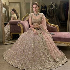 Ensemble Lehenga en or rose avec travail de sequins, dori et zari, jupe évasée de 3 mètres, chemisier Can Can et dupatta, tenue de soirée indienne pour mariage - Product Image 1