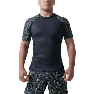 เสื้อคอมเพรสชั่นแขนสั้นลายพิเศษสำหรับผู้ชาย รับผลิตแบบ OEM แบรนด์ส่วนตัว สำหรับออกกำลังกาย ฟิตเนส เทรนนิ่ง ชุดกีฬา จากผู้ผลิต - Product Image 4