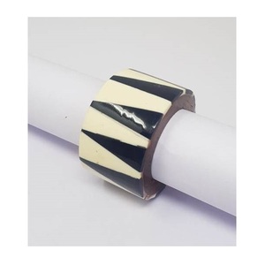 Lot de porte-serviettes de luxe en corne de buffle naturelle, design bande unie, pour décoration de table moderne de mariage et d'hôtel - Product Image 3