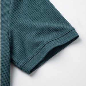 Vente en gros de polos pour hommes sur mesure avec logo imprimé, nouveau design, couleur unie, tissu tricoté, fabriqué au Pakistan - Product Image 6