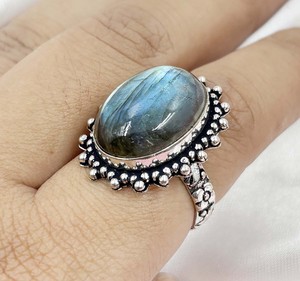 แหวนพลอยลาบราดอไรต์ทรงกลมลายดอกไม้ ชุบเงินแท้ 925 บนทองเหลือง ทำมือ ปรับขนาดได้ สไตล์วินเทจ โบโฮ เครื่องประดับสำหรับทั้งชายและหญิง - Product Image 3